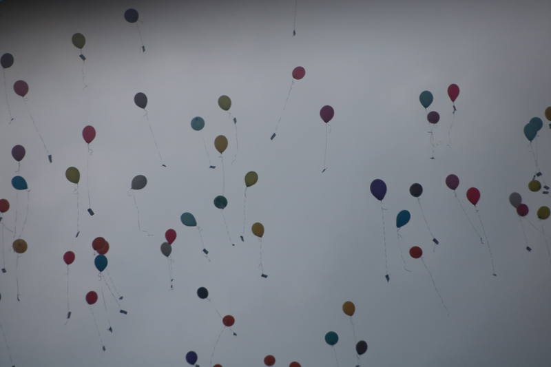 Los boyscouts, que no pensaban donde irá el plástico de los globos