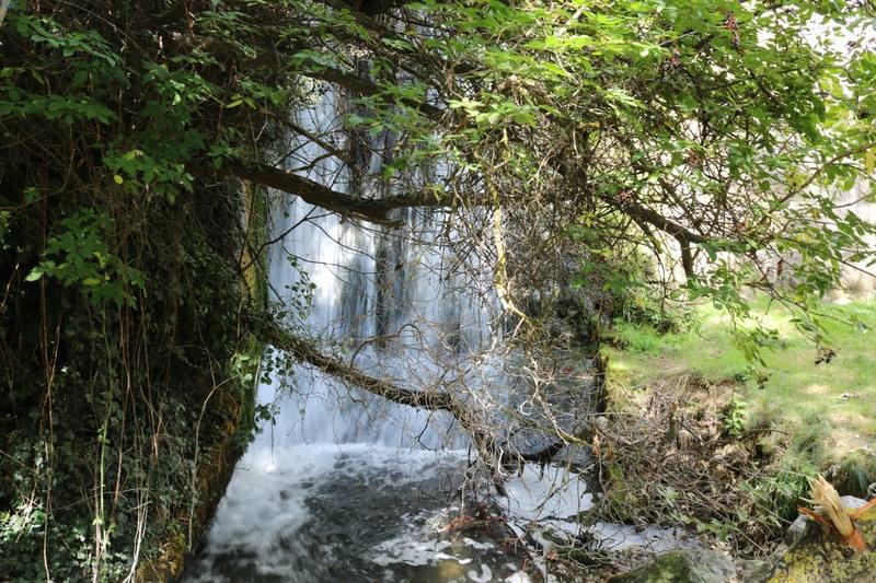 Estampa con agua en movimiento