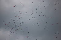 Los boyscouts, que no pensaban donde irá el plástico de los globos